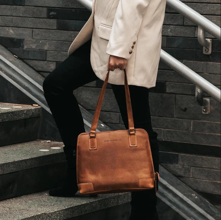 Chesterfield Leder Umhängetasche Manon cognac