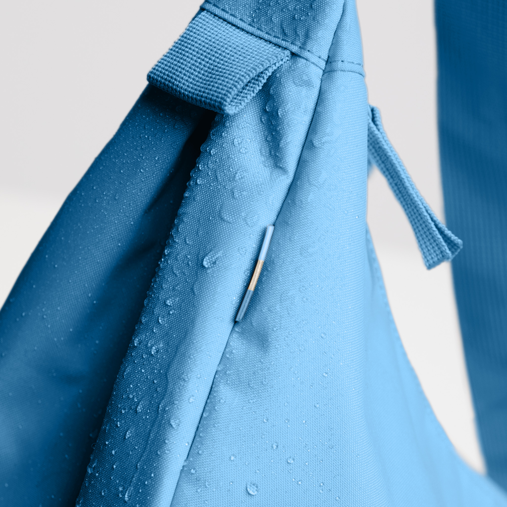 GOT BAG Moon Bag Large aqua monochrome