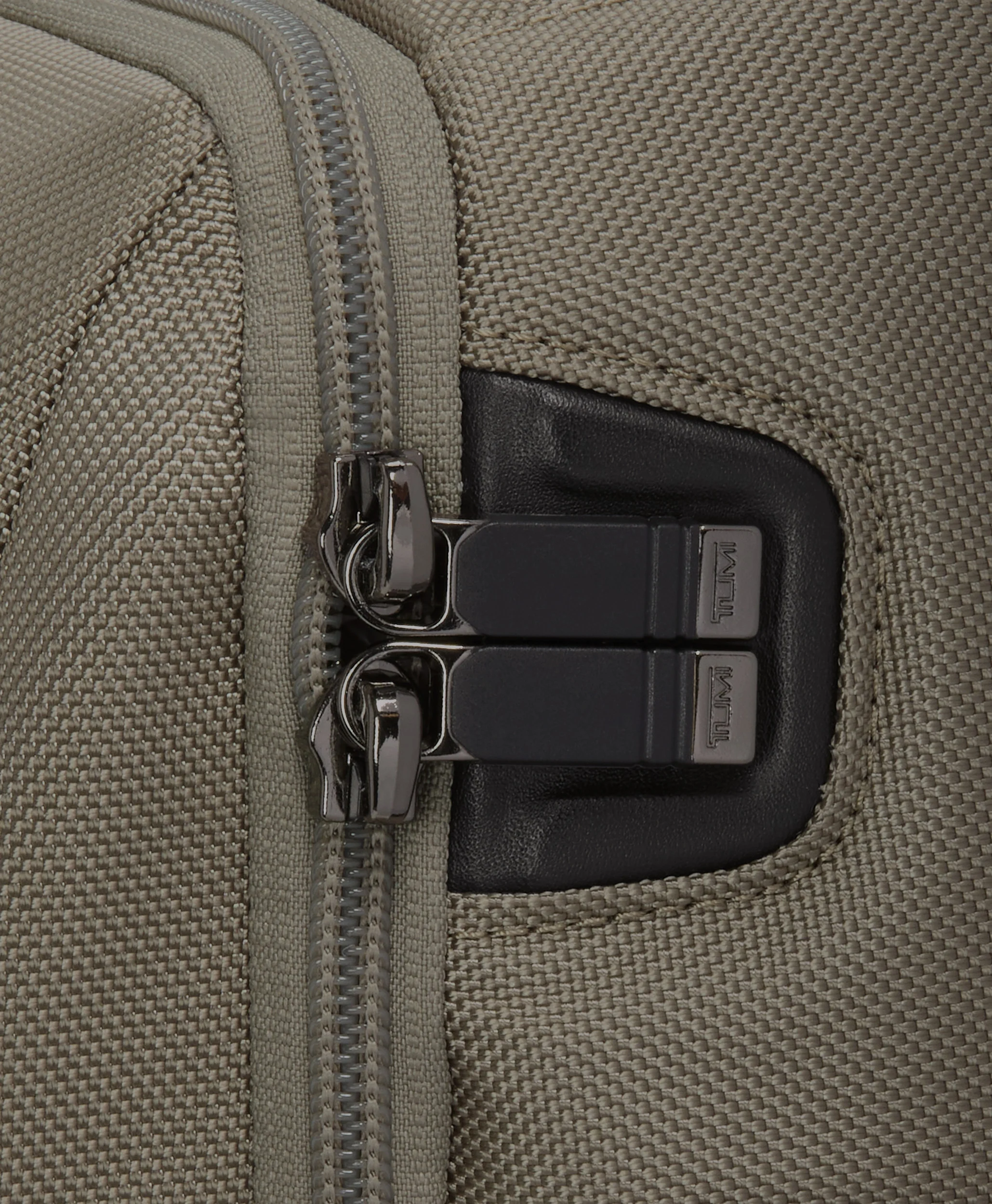 TUMI Alpha 4 erweiterbarer Rucksack 15" grey alloy