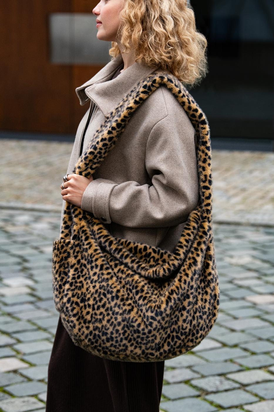 Reisenthel Moonbag Leo Fake Fur