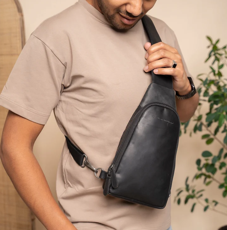 Chesterfield Leder Umhängetasche Bowey schwarz