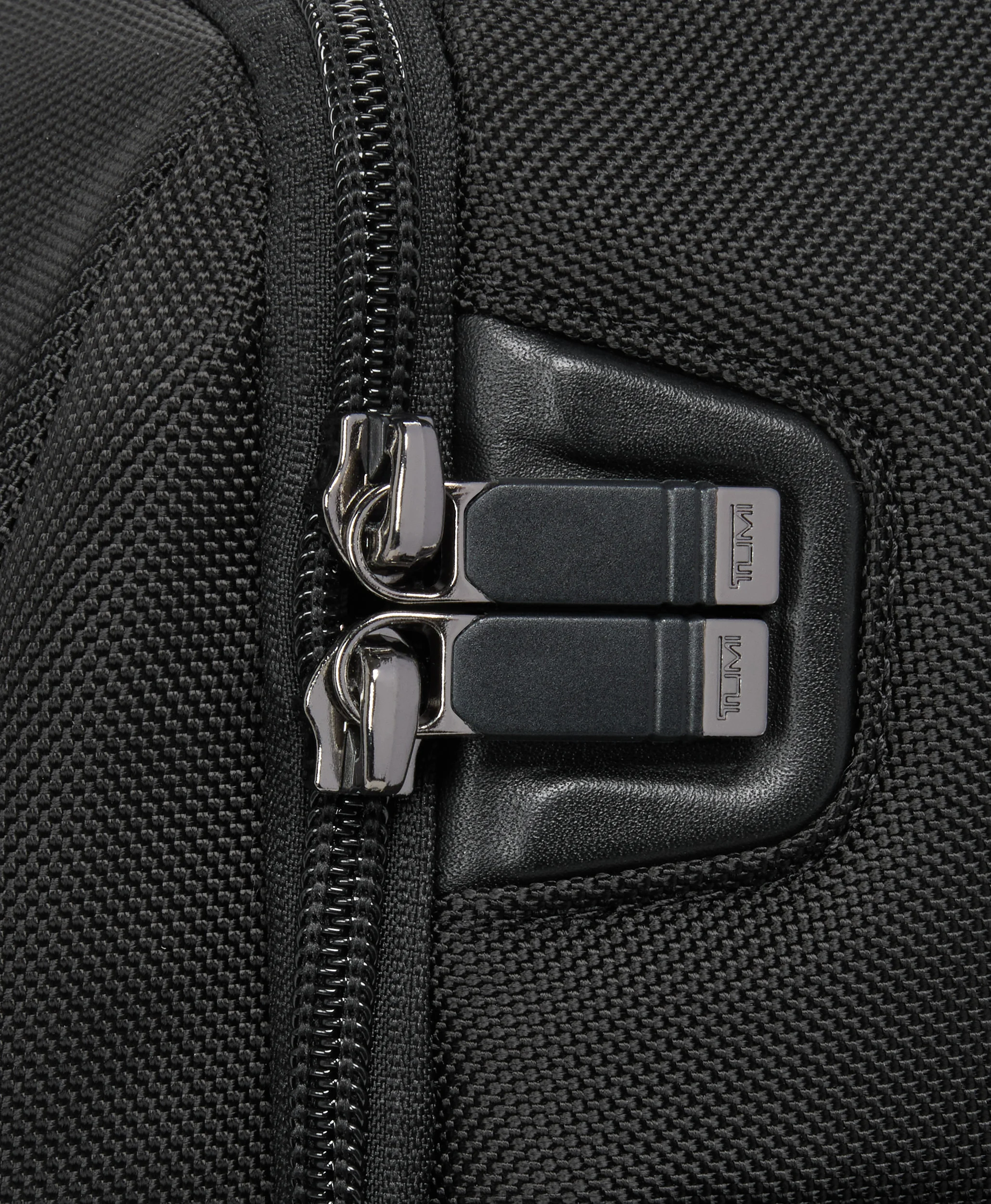 TUMI Alpha 4 großer erweiterbarer Rucksack 17" black