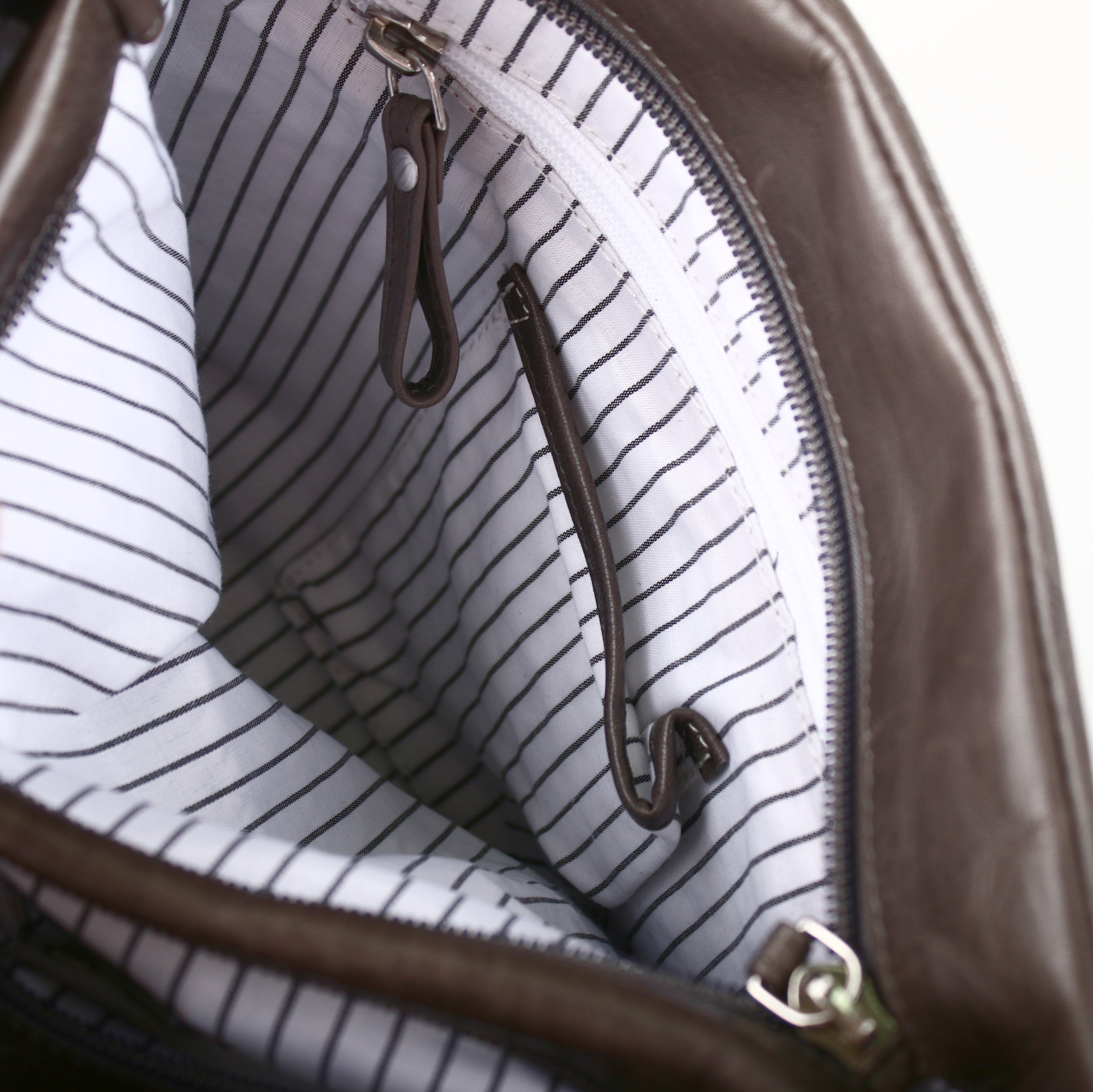 Sattlers & Co. Umhängetasche Kayana Jacarero grey