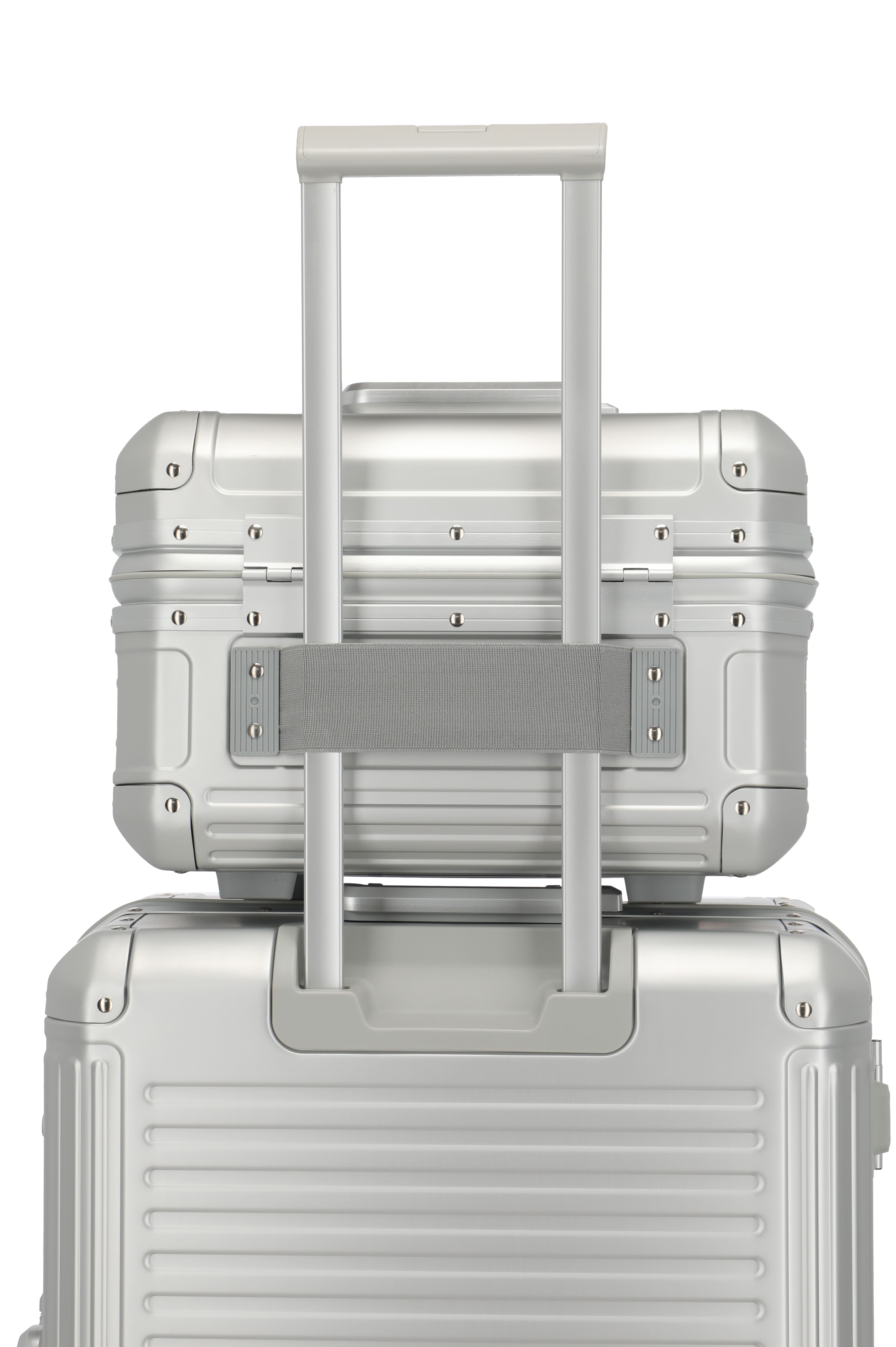 Travelite Next Aluminium Beautycase silber 