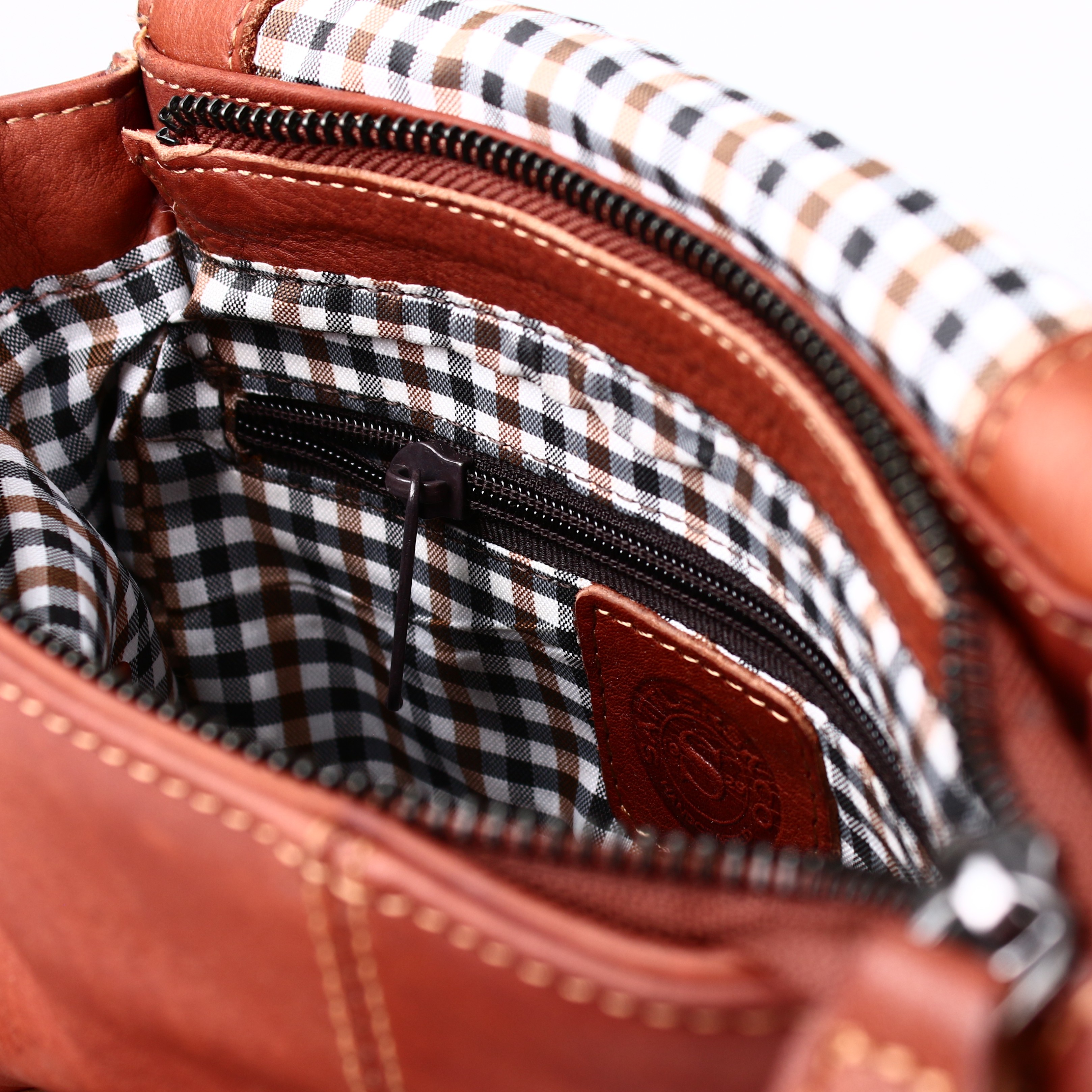 Sattlers & Co. Umhängetasche The Changee Ursus cognac